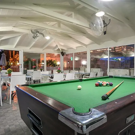 Aparthotel Alamis & 4*